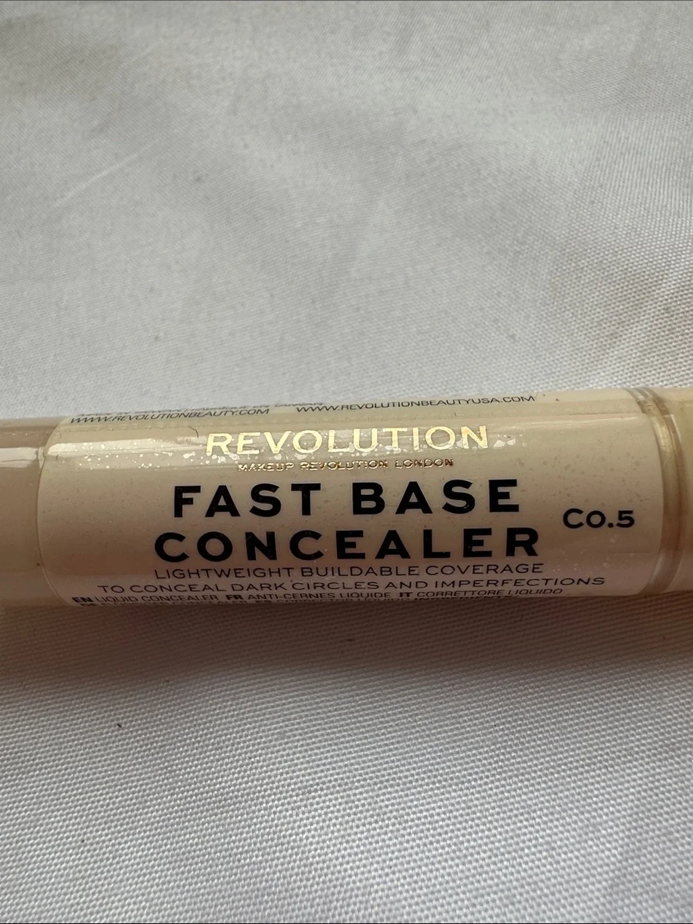 Makeup Revolution Fast Base Concealer Shade C0.5 New